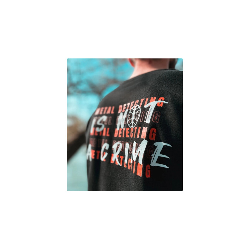 T-shirt "Metal Detecting is not a crime"