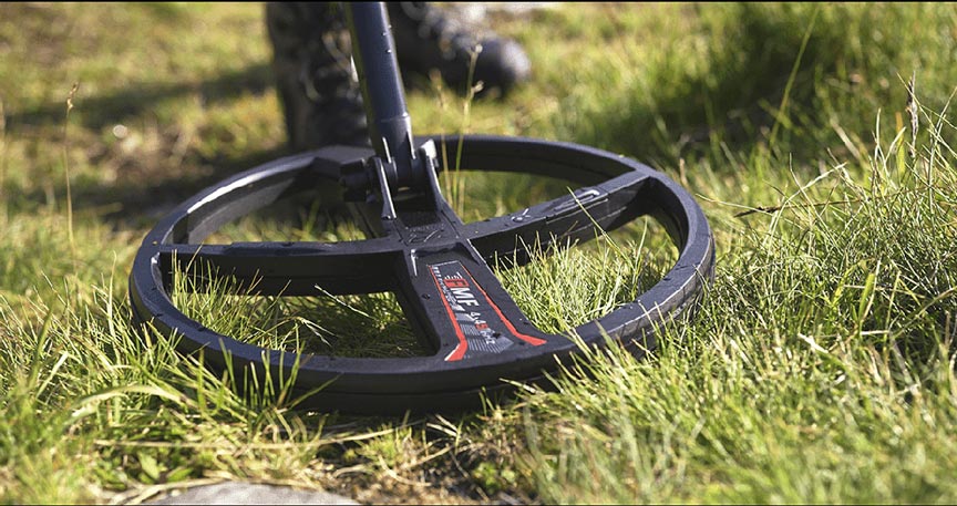 Disque XP FMF pour Déus 2 dans l'herbe