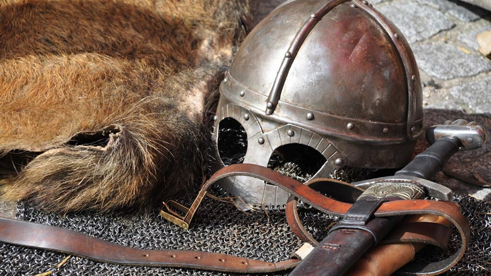 équipement casque épée viking